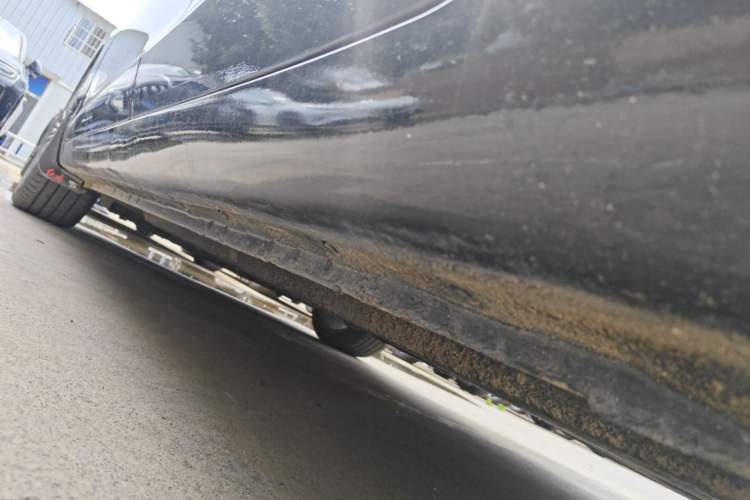 Used Hongqi H5 2022 Classic Model Facelift 1.8T Automatic Smart Connect Flagship Edition Left Side Sill