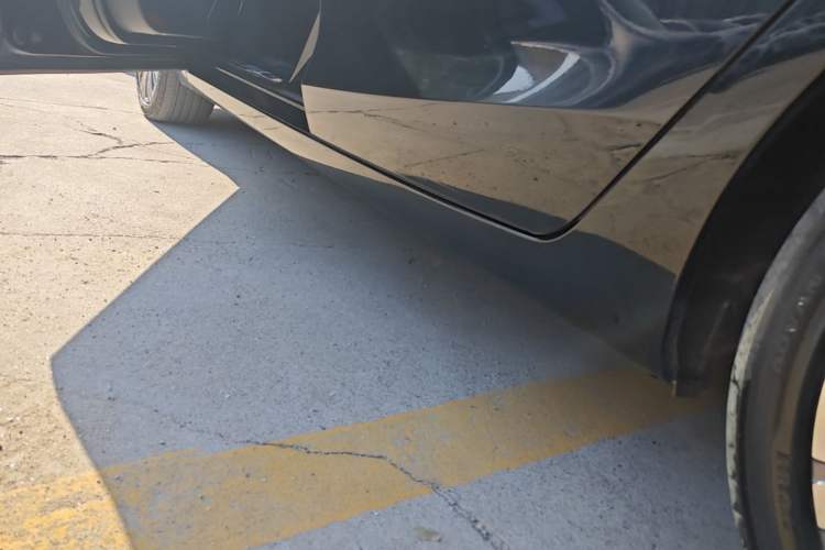 Used Hongqi H5 2022 Classic Model Facelift 1.8T Automatic Smart Connect Flagship Edition Left Side Sill