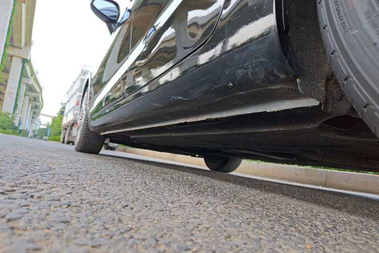 Used Hongqi H5 2022 Classic Model 1.5T DCT Flagship Edition Left Side Sill