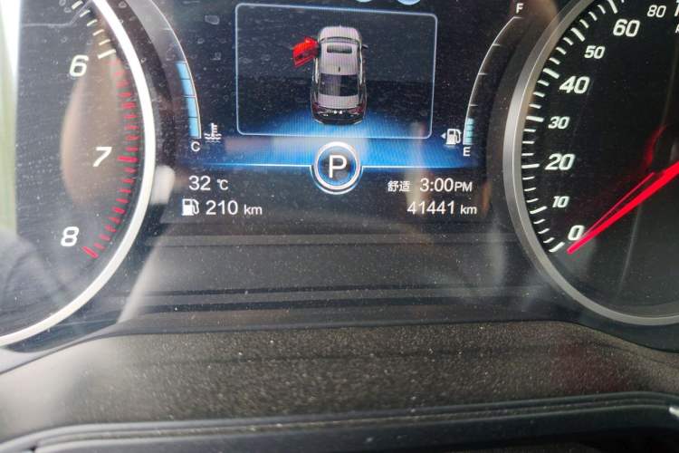 Used Hongqi H5 2022 Classic Model 1.5T DCT Flagship Edition Odometer Close Up