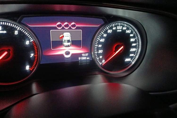 Used Hongqi H5 2022 Classic Model 1.5T DCT Flagship Edition Odometer Close Up