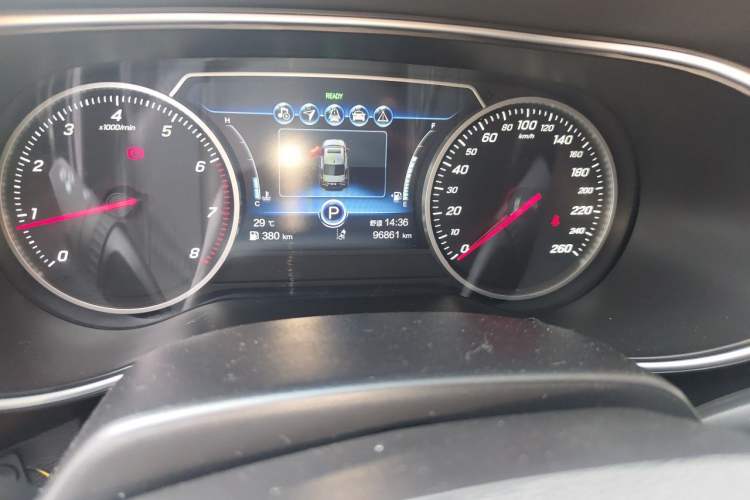 Used Hongqi H5 2022 Classic Model 1.8T Automatic Smart Connect Flagship Edition Odometer Close Up