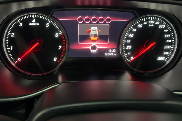 Used Hongqi H5 2022 Classic Model Facelift 1.8T Automatic Smart Connect Flagship Edition Odometer Close Up