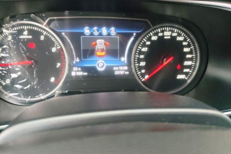 Used Hongqi H5 2022 Classic Model 1.5T DCT Flagship Edition Odometer Close Up