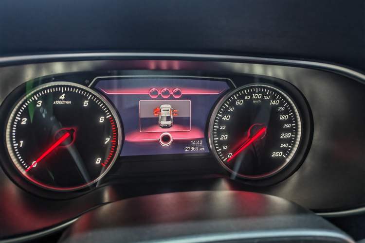 Used Hongqi H5 2022 Classic Model Facelift 1.5T DCT Qiyun Edition Odometer Close Up