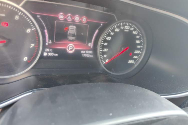 Used Hongqi H5 2022 Classic Model Facelift 1.5T DCT Qiyun Edition Odometer Close Up