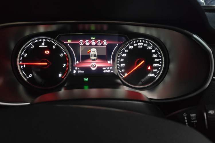 Used Hongqi H5 2022 Classic Model Facelift 1.8T Automatic Smart Connect Flagship Edition Odometer Close Up