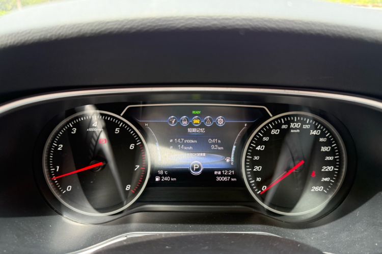 Used Hongqi H5 2022 Classic Model Facelift 1.8T Automatic Smart Connect Flagship Edition Odometer Close Up