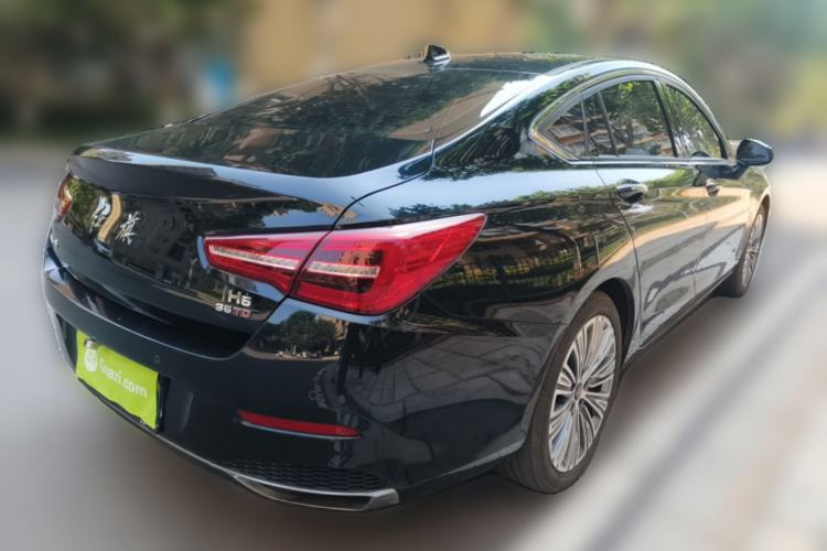 Used Hongqi H5 2022 Classic Model 1.8T Automatic Smart Connect Flagship Edition Rear Right 45 Deg