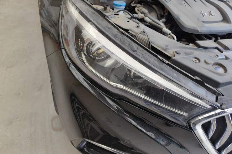 Used Hongqi H5 2022 Classic Model 1.8T Automatic Smart Connect Flagship Edition Right Front Headlight