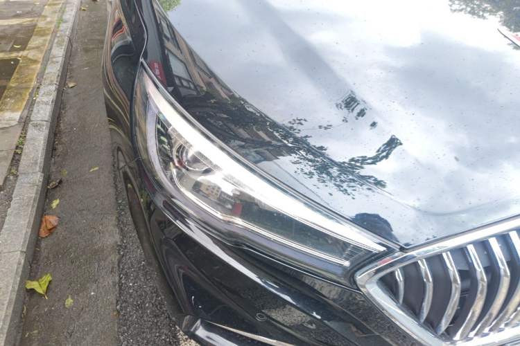 Used Hongqi H5 2022 Classic Model 1.8T Automatic Smart Connect Flagship Edition Right Front Headlight