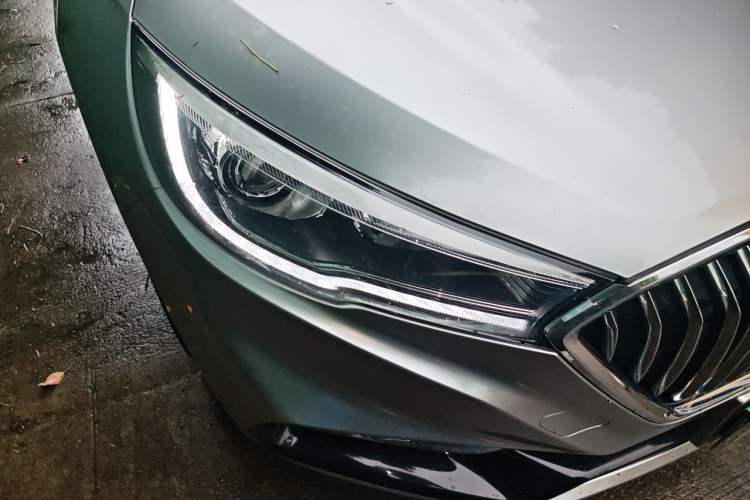 Used Hongqi H5 2022 Classic Model 1.5T DCT Flagship Edition Right Front Headlight