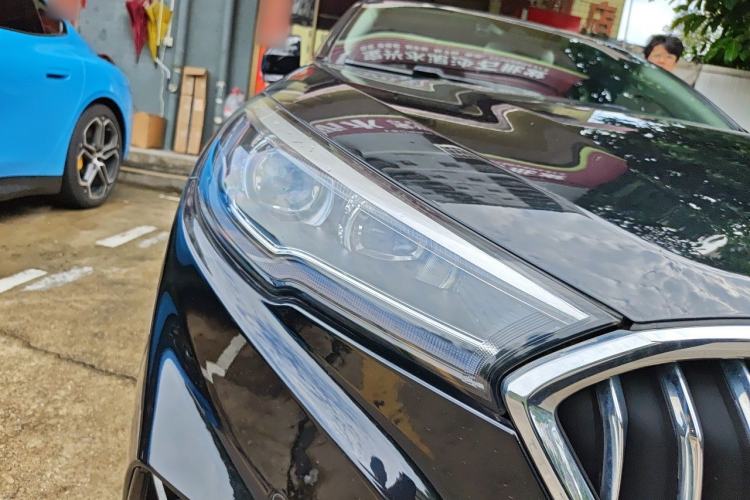 Used Hongqi H5 2022 Classic Model 1.8T Automatic Smart Connect Flagship Edition Right Front Headlight