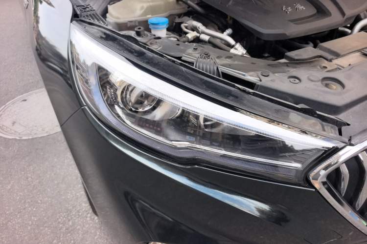 Used Hongqi H5 2022 Classic Model Facelift 1.8T Automatic Smart Connect Flagship Edition Right Front Headlight