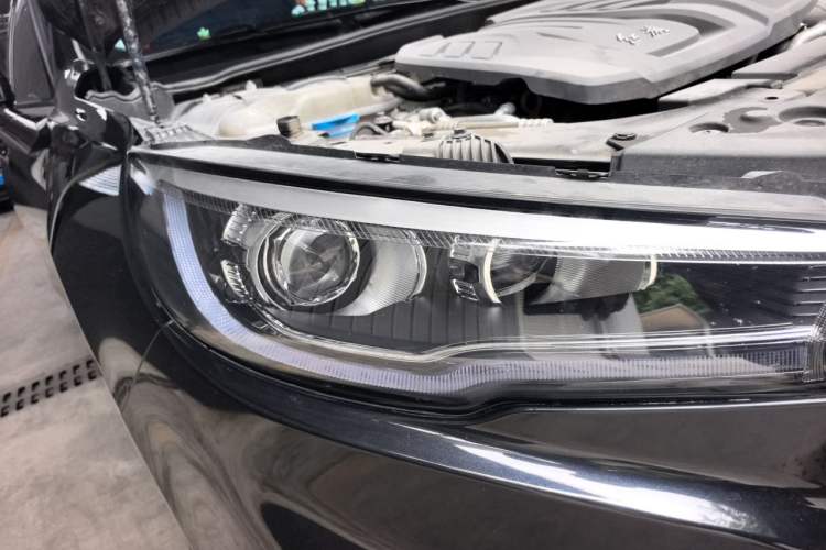 Used Hongqi H5 2022 Classic Model Facelift 1.5T DCT Qiyun Edition Right Front Headlight