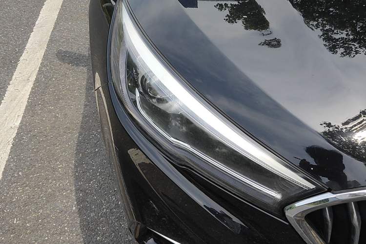 Used Hongqi H5 2022 Classic Model Facelift 1.8T Automatic Smart Connect Flagship Edition Right Front Headlight