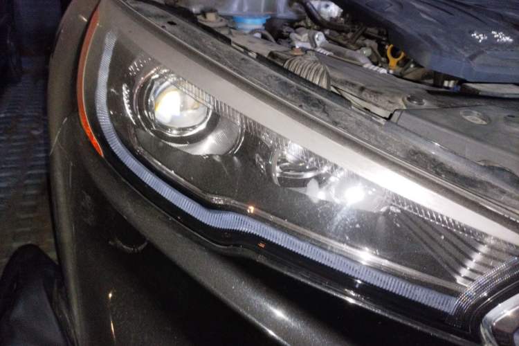 Used Hongqi H5 2022 Classic Model Facelift 1.5T DCT Qiyun Edition Right Front Headlight