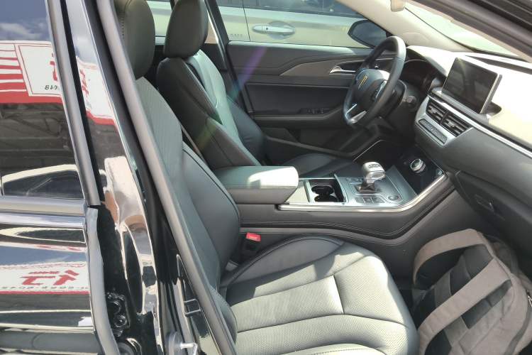 Used Hongqi H5 2022 Classic Model 1.8T Automatic Smart Connect Flagship Edition Right Front Seat