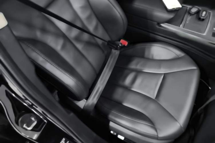 Used Hongqi H5 2022 Classic Model Facelift 1.8T Automatic Smart Connect Flagship Edition Right Front Seat