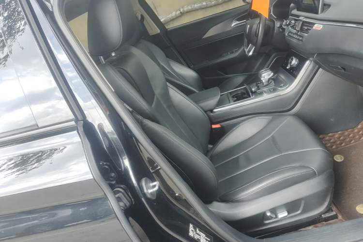 Used Hongqi H5 2022 Classic Model 1.8T Automatic Smart Connect Flagship Edition Right Front Seat