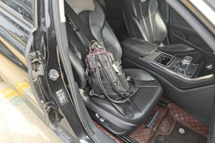 Used Hongqi H5 2022 Classic Model Facelift 1.8T Automatic Smart Connect Flagship Edition Right Front Seat