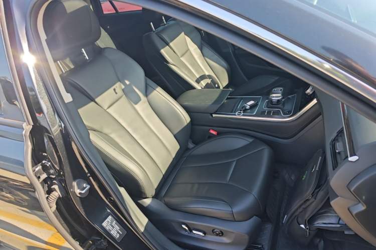 Used Hongqi H5 2022 Classic Model Facelift 1.8T Automatic Smart Connect Flagship Edition Right Front Seat