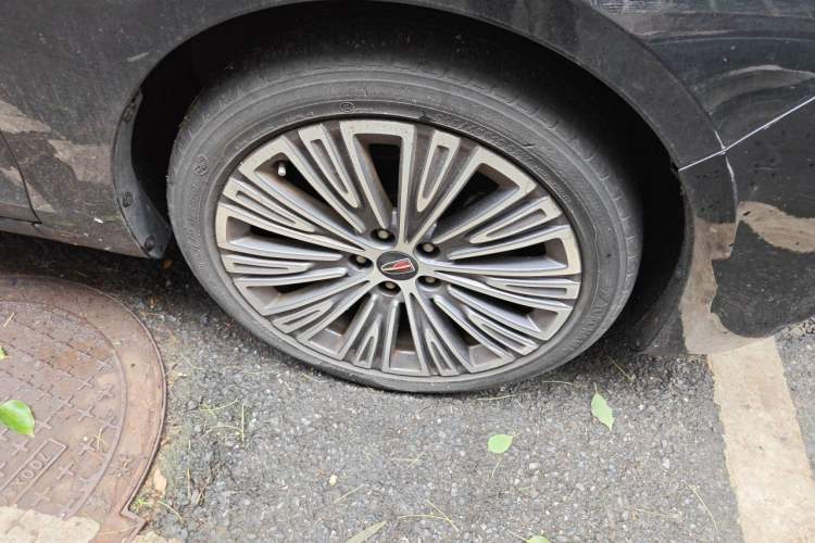 Used Hongqi H5 2022 Classic Model Facelift 1.5T DCT Qiyun Edition Right Front Wheel Hub