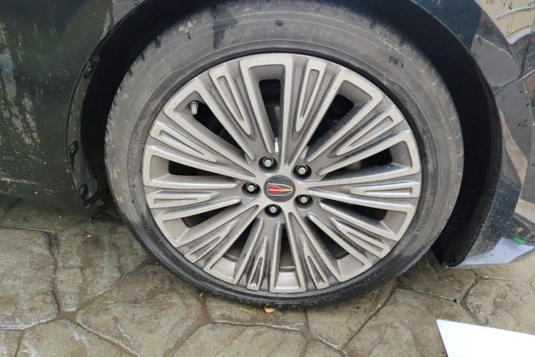 Used Hongqi H5 2022 Classic Model Facelift 1.5T DCT Qiyun Edition Right Front Wheel Hub