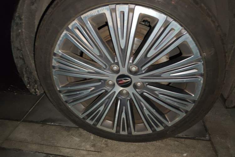 Used Hongqi H5 2022 Classic Model Facelift 1.5T DCT Qiyun Edition Right Front Wheel Hub