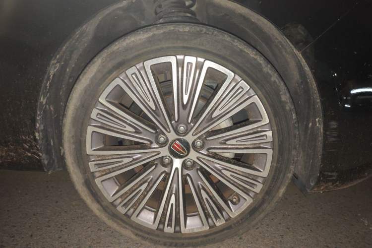 Used Hongqi H5 2022 Classic Model 1.5T DCT Flagship Edition Right Front Wheel Hub