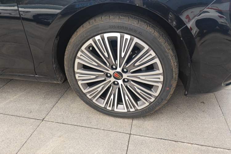 Used Hongqi H5 2022 Classic Model Facelift 1.5T DCT Qiyun Edition Right Front Wheel Hub