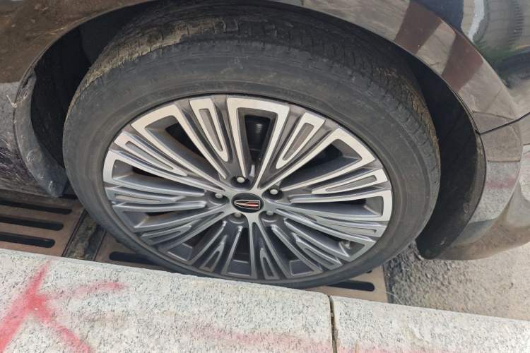Used Hongqi H5 2022 Classic Model 1.5T DCT Flagship Edition Right Front Wheel Hub