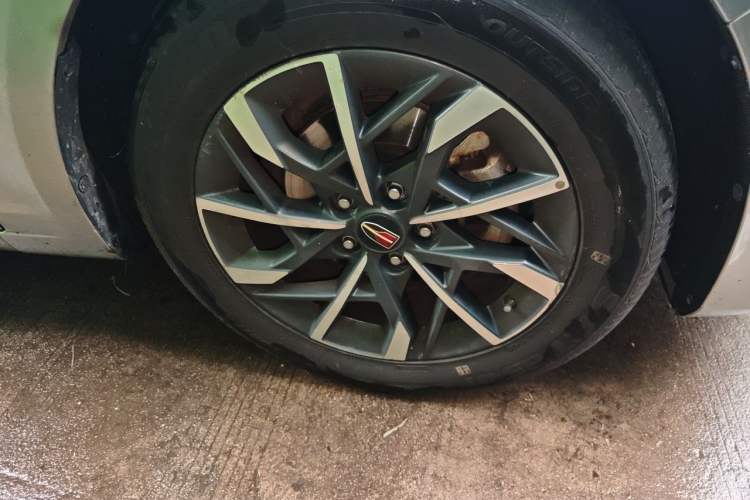 Used Hongqi H5 2022 Classic Model 1.5T DCT Flagship Edition Right Front Wheel Hub