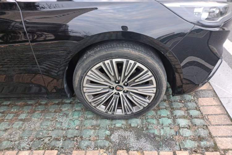 Used Hongqi H5 2022 Classic Model Facelift 1.5T DCT Qiyun Edition Right Front Wheel Hub