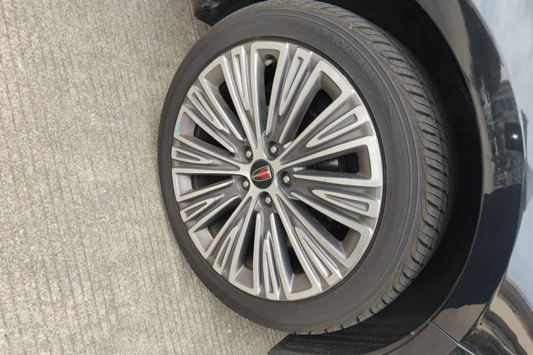 Used Hongqi H5 2022 Classic Model Facelift 1.5T DCT Qiyun Edition Right Front Wheel Hub