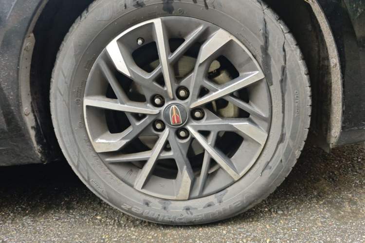 Used Hongqi H5 2022 Classic Model Facelift 1.5T DCT Qiyun Edition Right Front Wheel Hub