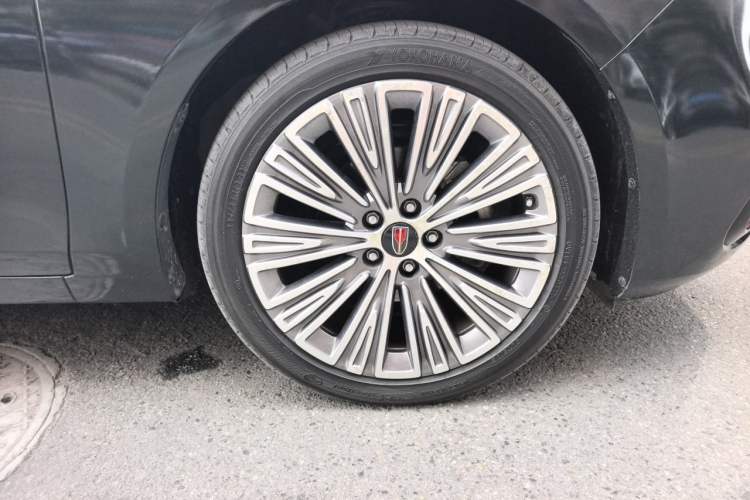 Used Hongqi H5 2022 Classic Model Facelift 1.8T Automatic Smart Connect Flagship Edition Right Front Wheel Hub