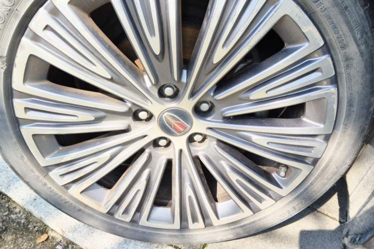 Used Hongqi H5 2022 Classic Model Facelift 1.5T DCT Qiyun Edition Right Front Wheel Hub