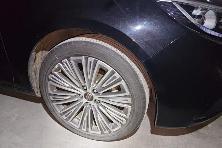 Used Hongqi H5 2022 Classic Model Facelift 1.5T DCT Qiyun Edition Right Front Wheel Hub