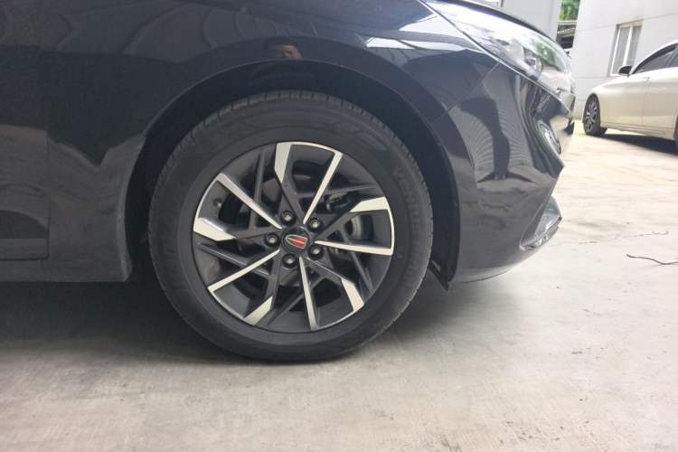 Used Hongqi H5 2022 Classic Model Facelift 1.5T DCT Qiyun Edition Right Front Wheel Hub