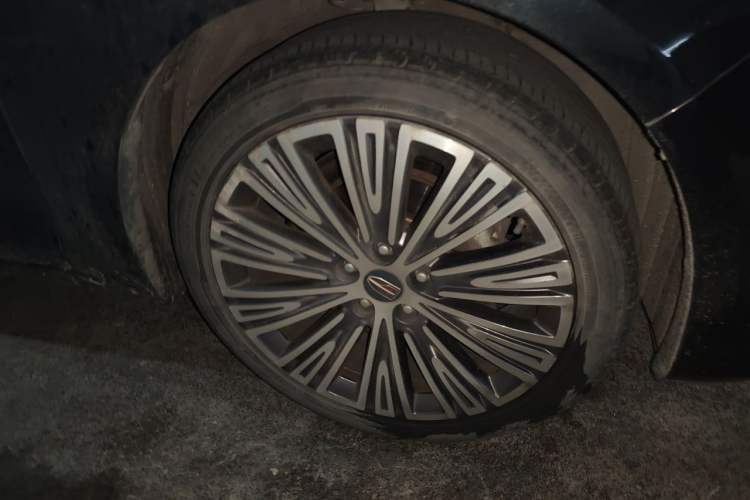 Used Hongqi H5 2022 Classic Model Facelift 1.5T DCT Qiyun Edition Right Front Wheel Hub