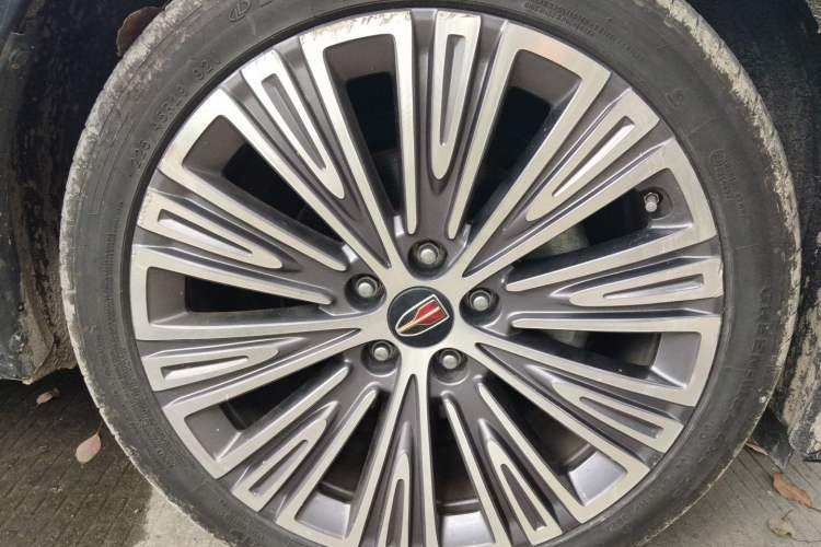 Used Hongqi H5 2022 Classic Model Facelift 1.5T DCT Qiyun Edition Right Front Wheel Hub