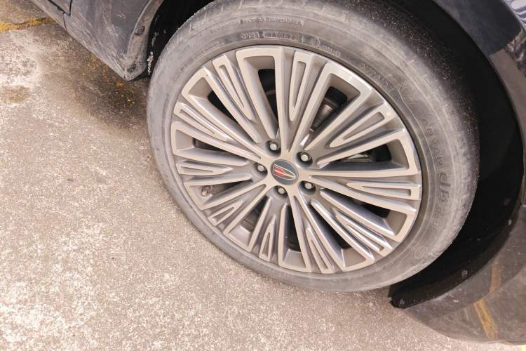 Used Hongqi H5 2022 Classic Model Facelift 1.5T DCT Qiyun Edition Right Front Wheel Hub