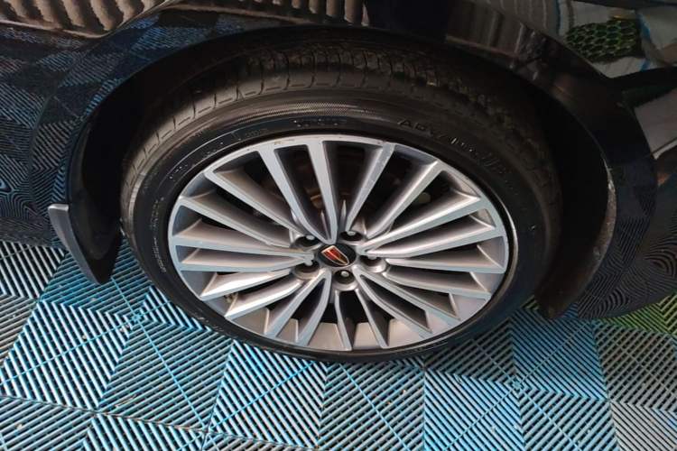 Used Hongqi H5 2022 Classic Model 1.5T DCT Flagship Edition Right Front Wheel Hub
