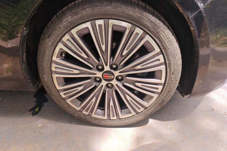 Used Hongqi H5 2022 Classic Model Facelift 1.5T DCT Qiyun Edition Right Front Wheel Hub
