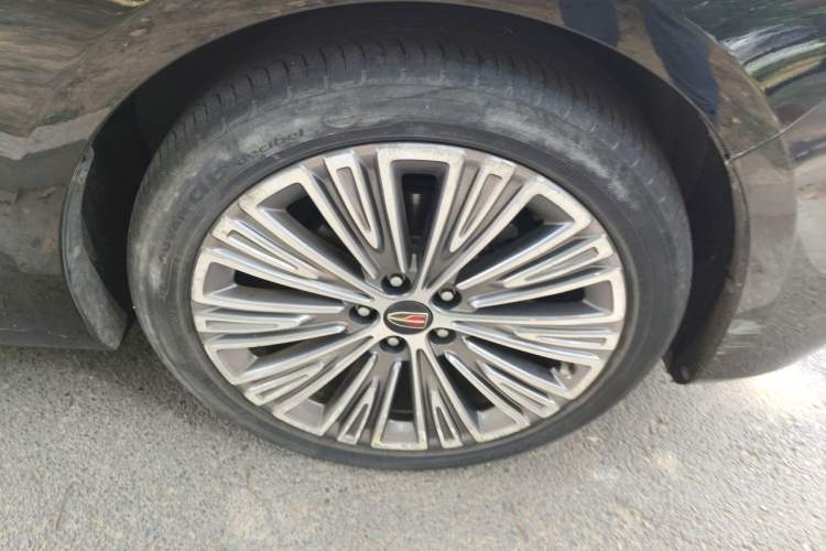 Used Hongqi H5 2022 Classic Model 1.8T Automatic Smart Connect Flagship Edition Right Front Wheel Hub