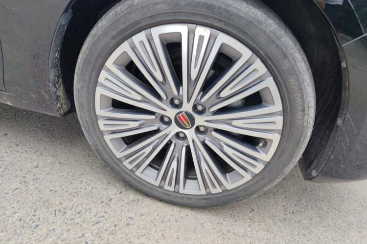Used Hongqi H5 2022 Classic Model Facelift 1.5T DCT Qiyun Edition Right Front Wheel Hub