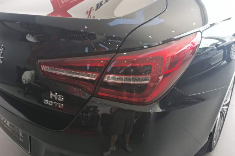 Used Hongqi H5 2022 Classic Model Facelift 1.5T DCT Qiyun Edition Right Rear Taillight