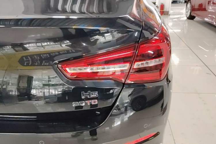 Used Hongqi H5 2022 Classic Model Facelift 1.5T DCT Qiyun Edition Right Rear Taillight