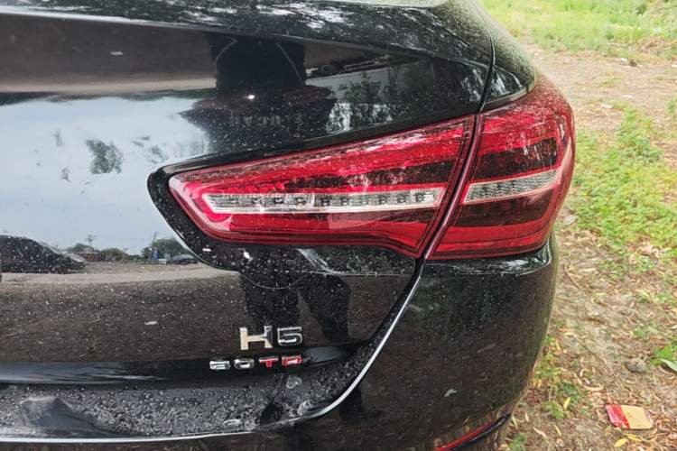 Used Hongqi H5 2022 Classic Model Facelift 1.5T DCT Qiyun Edition Right Rear Taillight